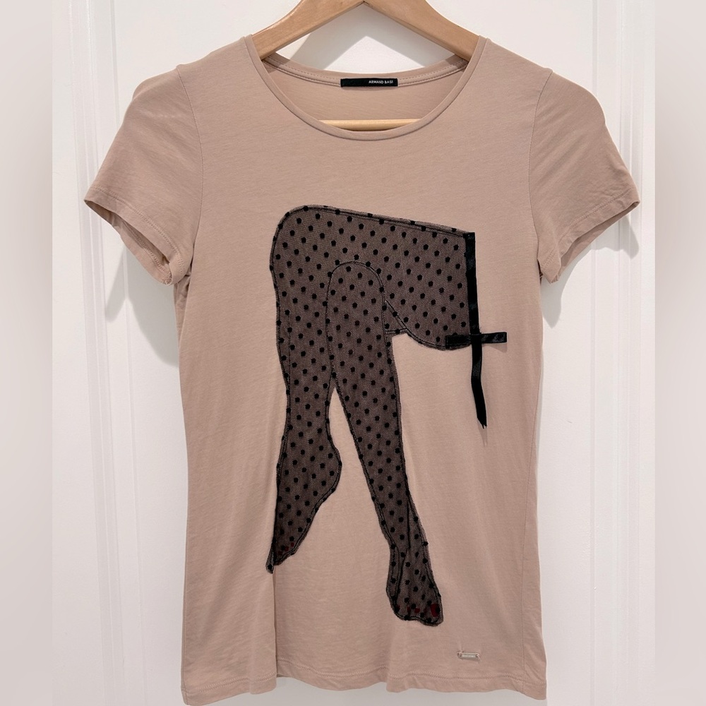 Sassy T-Shirt with stocking legs in lace on beige cotton size smalll
